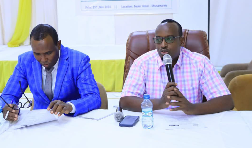 Mudane Xildhibaan Abdirahin Ahmed Igal iyo Agaasimaha Guud ee Wasaaradda Mudane Dahir Osman Nor ayaa Caasimadda Galmudug ee Dhuusamareeb ka furay Tababar